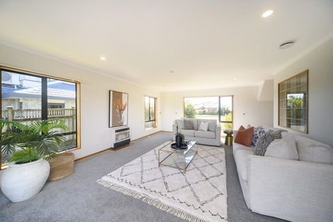 Photo of property in 122 Pacific Drive, Fitzherbert, Palmerston North, 4410