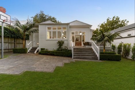 Photo of property in 11 Herne Bay Road, Herne Bay, Auckland, 1011