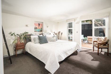 Photo of property in 69 Marine Parade, Seatoun, Wellington, 6022