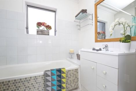 Photo of property in 3/84 Peach Road, Glenfield, Auckland, 0629