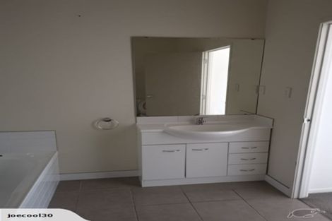Photo of property in 30 Mulvaney Crescent, Henderson, Auckland, 0612
