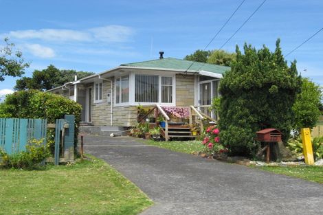 Photo of property in 20 Tarata Crescent, Mangere Bridge, Auckland, 2022