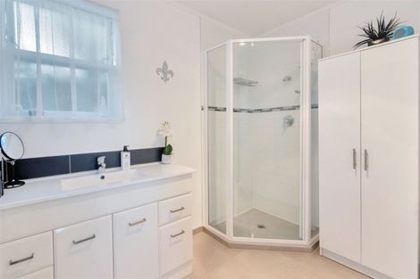 Photo of property in 9 Bodi Place, Te Atatu South, Auckland, 0610