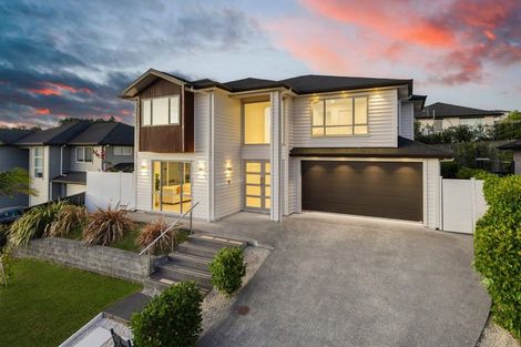Photo of property in 10 Ian Gordon Lane, Orewa, 0931
