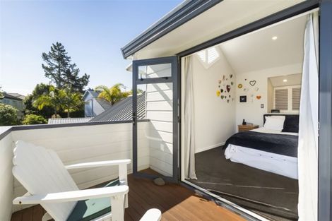 Photo of property in 2/8 Phillip Parade, Forrest Hill, Auckland, 0620