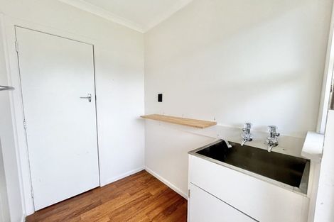 Photo of property in 32 Queenwood Road, Levin, 5510