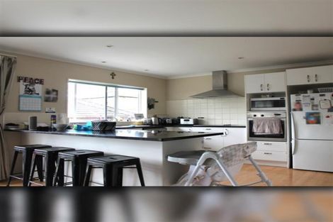 Photo of property in 2 Cambrian Crescent, Flat Bush, Auckland, 2016