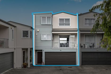 Photo of property in 2/143a Wiseley Road, West Harbour, Auckland, 0618