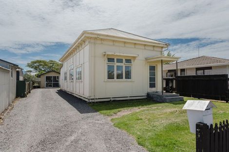Photo of property in 11 Waterloo Street, Dannevirke, 4930