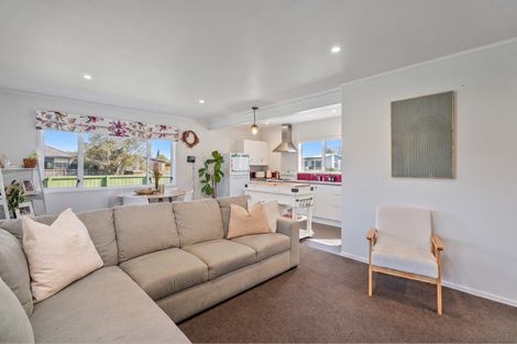 Photo of property in 24 Wells Place, Whitianga, 3510