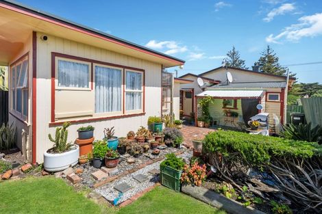 Photo of property in 20 Seafront Road, Castlecliff, Whanganui, 4501