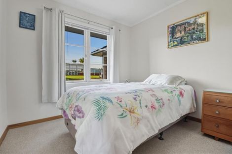 Photo of property in 2 Toru Street, Te Atatu Peninsula, Auckland, 0610