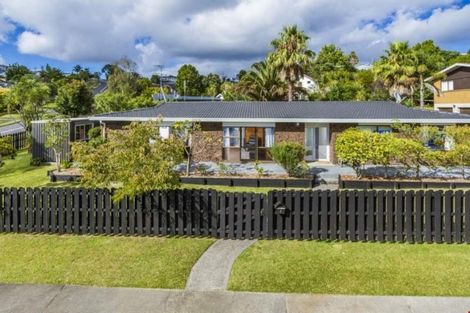 Photo of property in 1 Naviti Place, Browns Bay, Auckland, 0630