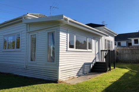 Photo of property in 55 Middlemore Crescent, Papatoetoe, Auckland, 2025