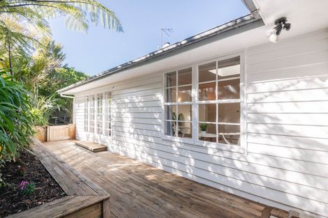 Photo of property in 11 Goddard Grove, Churton Park, Wellington, 6037