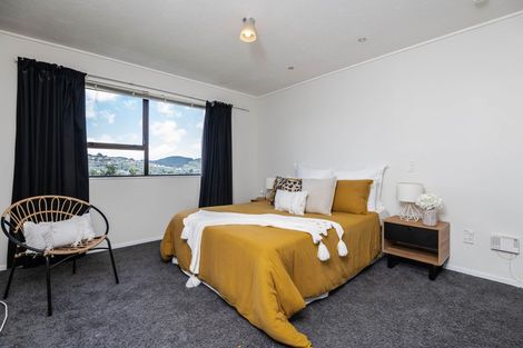 Photo of property in 16 Dominica Crescent, Grenada Village, Wellington, 6037