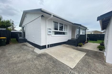 Photo of property in 43a Edgewater Drive, Pakuranga, Auckland, 2010