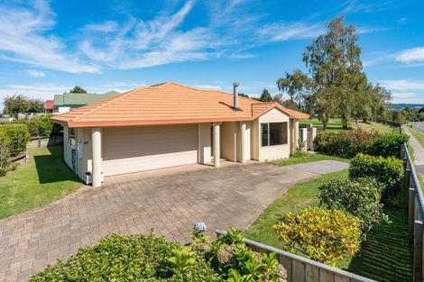 Photo of property in 43 Kiddle Drive, Hilltop, Taupo, 3330