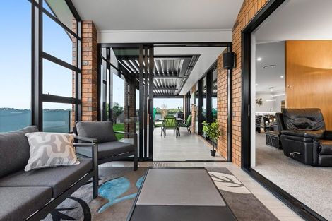 Photo of property in 18 Manurau Crescent, Merrilands, New Plymouth, 4312