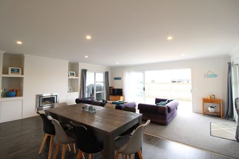 Photo of property in 124 Rangiora Crescent, Matarangi, Whitianga, 3592