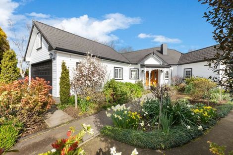 Photo of property in 424 Mangorei Road, Highlands Park, New Plymouth, 4312