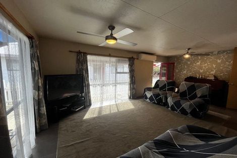 Photo of property in 2/20 Ocean View Road, Northcote, Auckland, 0627