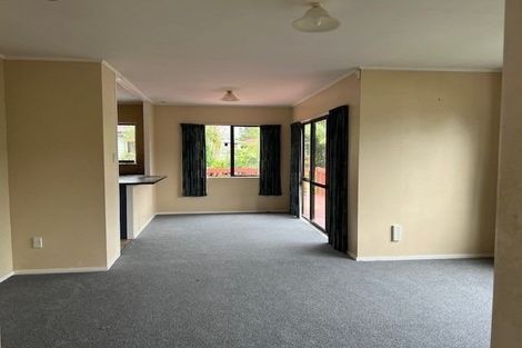 Photo of property in 32 Hassan Drive, Massey, Auckland, 0614