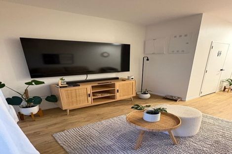 Photo of property in 4/89 Beach Road, Te Atatu Peninsula, 0610