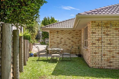 Photo of property in 8 Libra Place, Kawaha Point, Rotorua, 3010