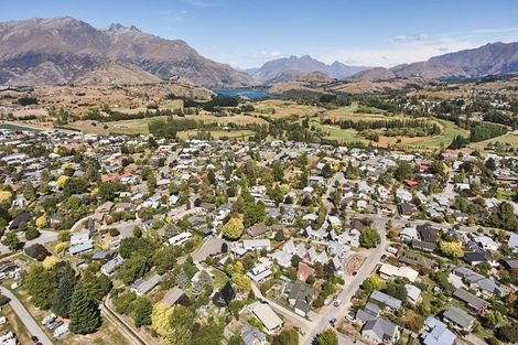 Photo of property in 11 Inverness Crescent, Arrowtown, 9302