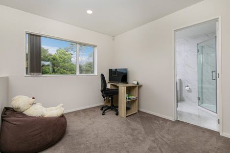 Photo of property in 30 Shah Place, Glen Eden, Auckland, 0602