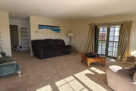 Photo of property in 30 Parkwood Crescent, Gulf Harbour, Whangaparaoa, 0930