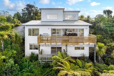 Photo of property in 1100-1102 Scenic Drive North, Swanson, Auckland, 0816