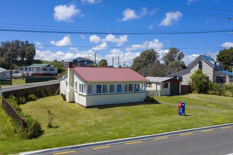 Photo of property in 19 Nash Parade, Foxton Beach, Foxton, 4815
