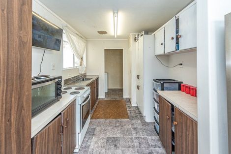 Photo of property in 28 Tongariro Street, Castlecliff, Whanganui, 4501