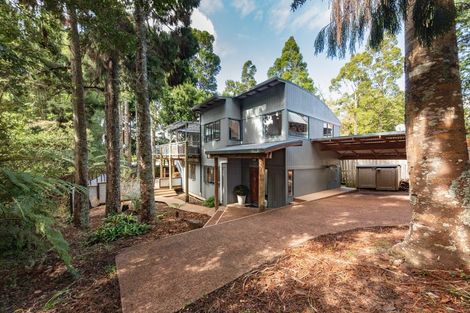 Photo of property in 220 Woodlands Park Road, Titirangi, Auckland, 0604