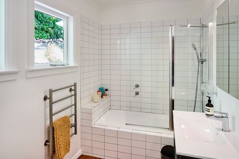 Photo of property in 40 Rona Street, Eastbourne, Lower Hutt, 5013