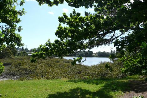 Photo of property in 2/48 Queen Mary Avenue, New Lynn, Auckland, 0600