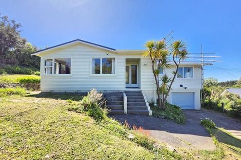 Photo of property in 23 Pinkerton Grove, Newlands, Wellington, 6037