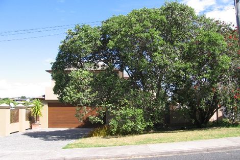 Photo of property in 17 Cliff Road, Torbay, Auckland, 0630