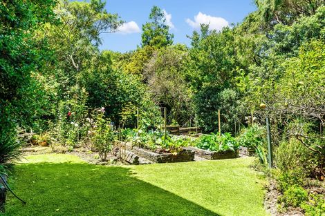 Photo of property in 7 Helvetia Drive, Browns Bay, Auckland, 0630