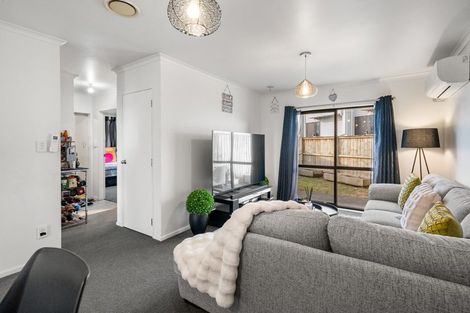 Photo of property in 14/12a Tironui Station Road East, Papakura, 2112