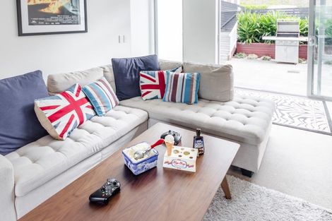 Photo of property in 19 Tiketike Way, Brooklyn, Wellington, 6021