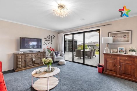 Photo of property in 16 Court Of Ascot, Seaward Bush, Invercargill, 9812