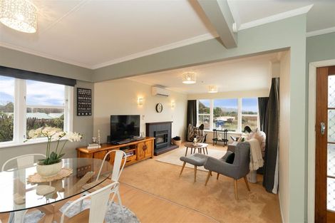 Photo of property in 6 Muhunoa West Road, Ohau, Levin, 5570