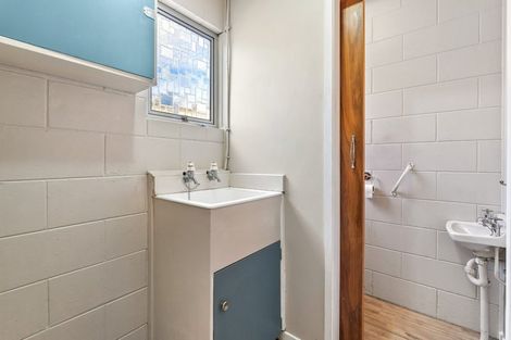 Photo of property in 2/5 Second Avenue, Avenues, Whangarei, 0110