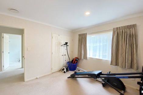 Photo of property in 4 Ballyroney Place, East Tamaki, Auckland, 2013