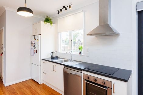 Photo of property in 77 Hillcrest Drive, Kelvin Grove, Palmerston North, 4414