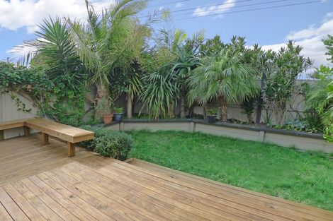 Photo of property in 1/50 Sylvan Avenue, Northcote, Auckland, 0627