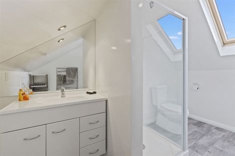 Photo of property in 30 Ripon Street, Lyttelton, 8082